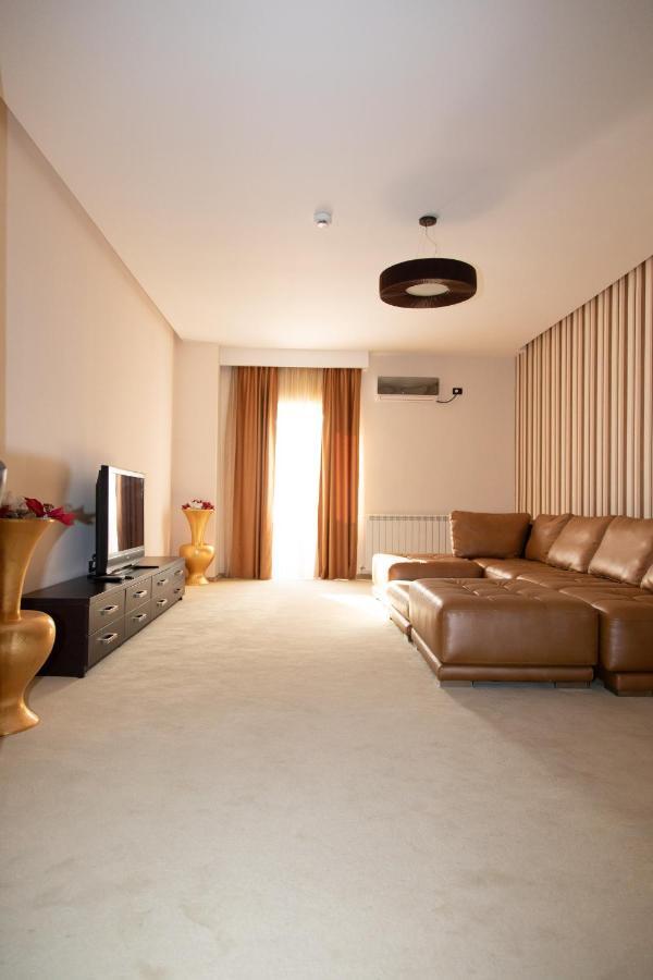 Hotel Palace Severin Ντρομπέτα-Τούρνου Σεβερίν Εξωτερικό φωτογραφία